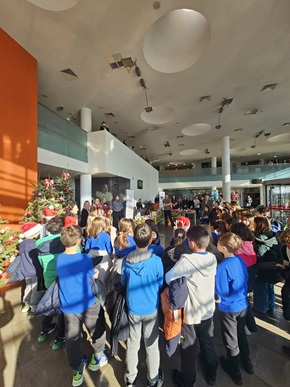 Χριστουγεννιάτικη γιορτή προσφοράς και αλληλεγγύης στο ΙΑΣΩ Θεσσαλίας